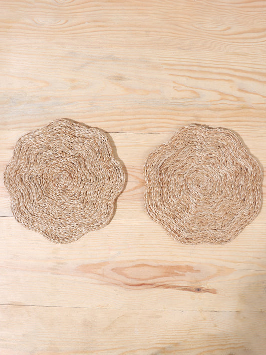 Westside Home Beige Jute Scallop Trivet (Set of2)