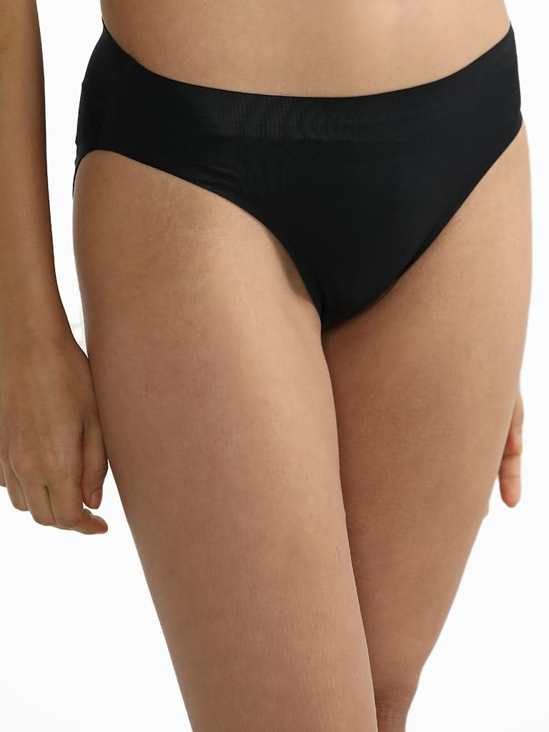 Wunderlove Black Invisible Flock Brief