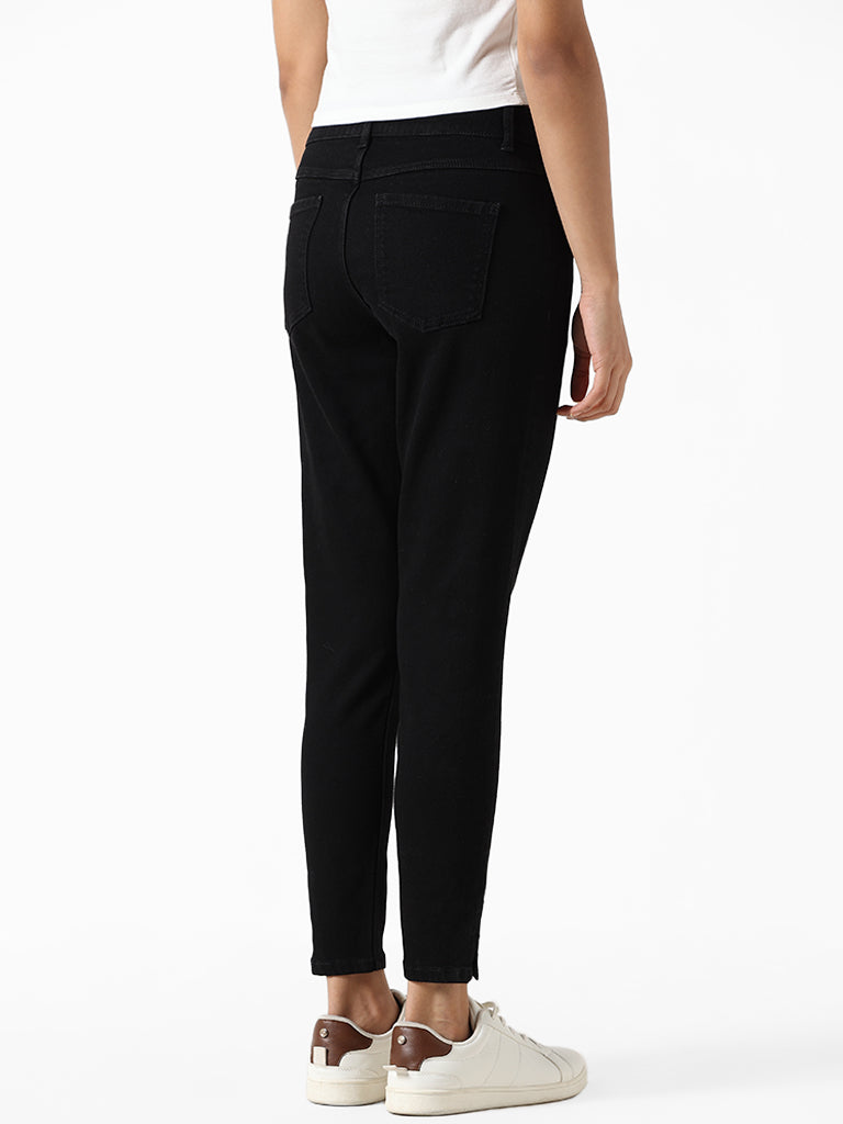 Nuon Black Straight - Fit Mid Rise Jeans