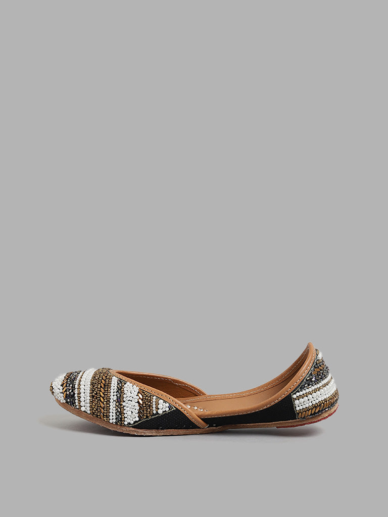 LUNA BLU Brown Line Embroidered Juttis