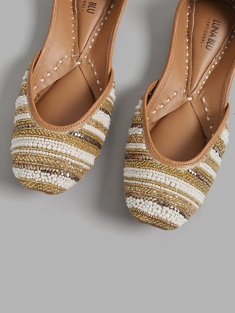 LUNA BLU Light Gold Line Embroidered Juttis