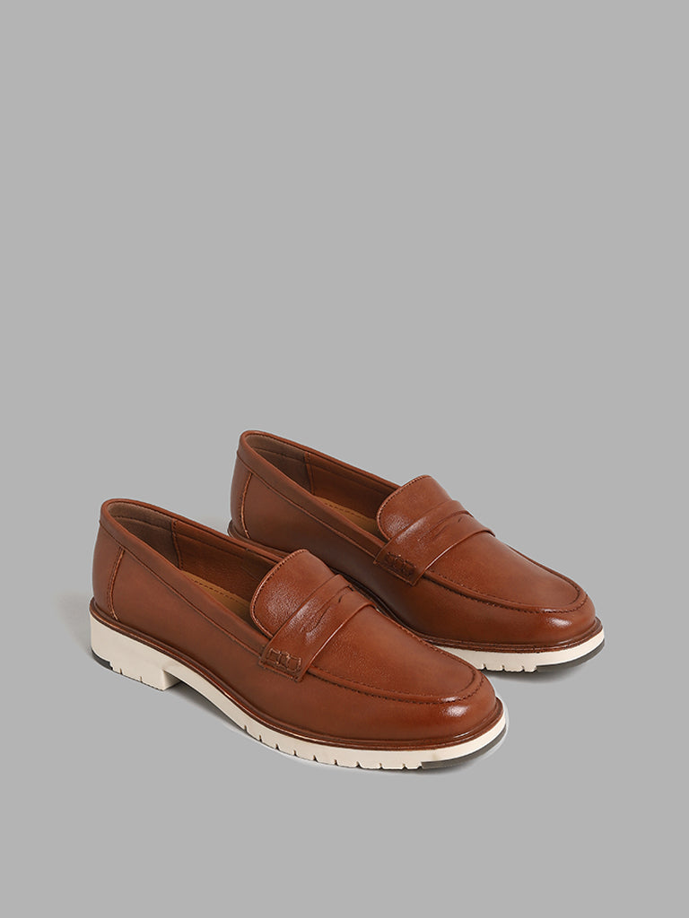 LUNA BLU Tan Loafers