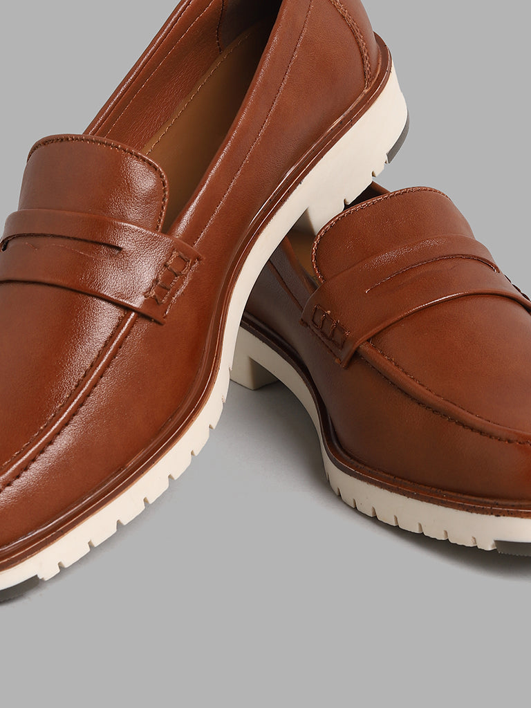 LUNA BLU Tan Loafers