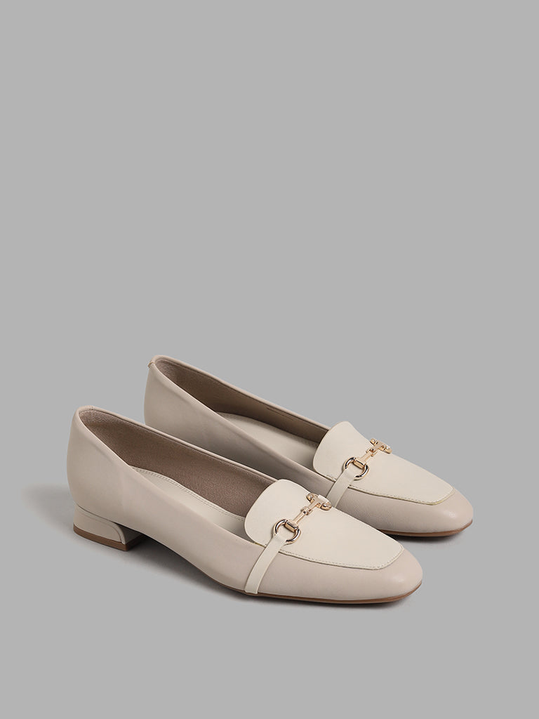 LUNA BLU Solid Ivory Loafers