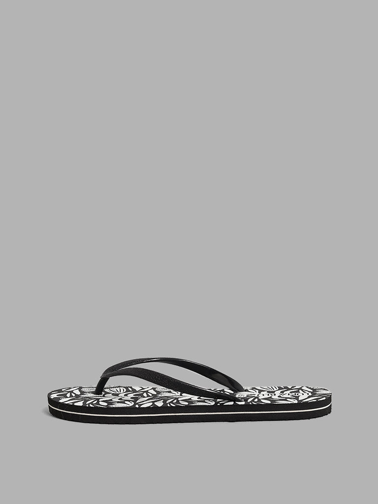 LUNA BLU Black & White Floral Printed Flip Flop