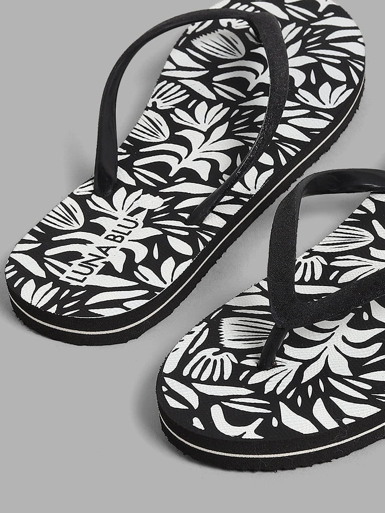 LUNA BLU Black & White Floral Printed Flip Flop