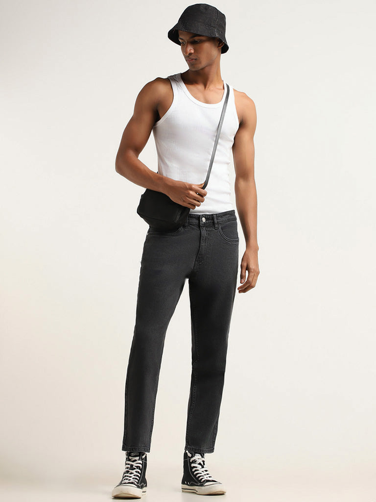 Nuon Black Straight - Fit Mid - Rise Jeans