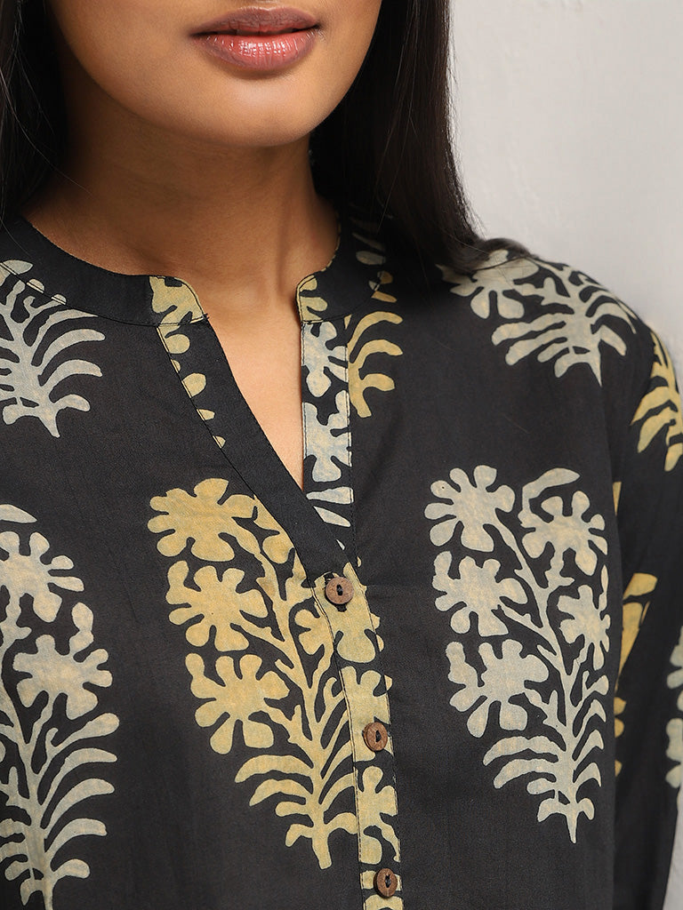 Utsa Black Bold Printed Cotton Kurta