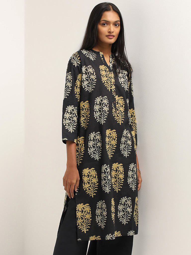 Utsa Black Bold Printed Cotton Kurta