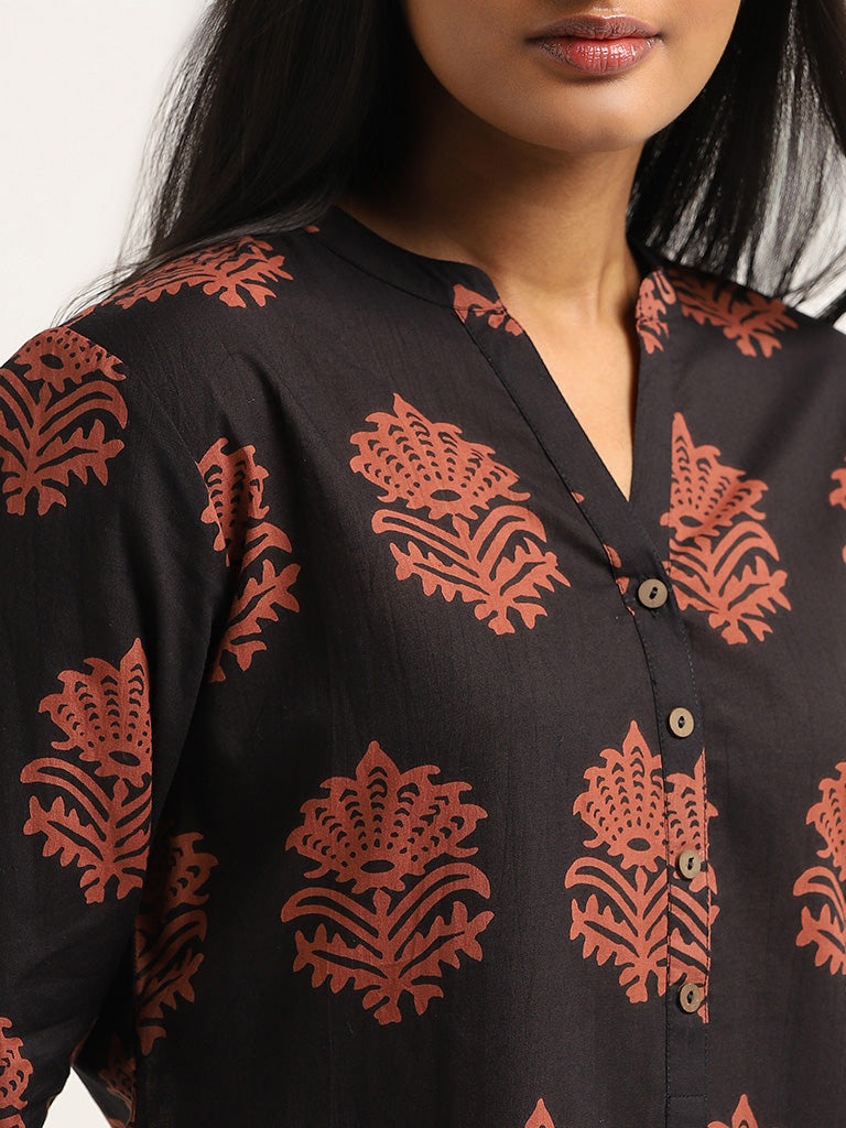 Utsa Black Bold Printed Cotton Kurta