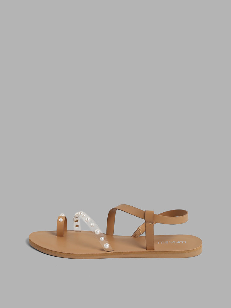 LUNA BLU Beige Pearl Accent Toe Ring Sandals