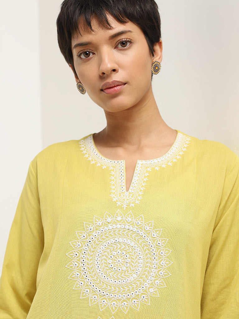 Utsa Green Embroidered Blended Linen Kurta