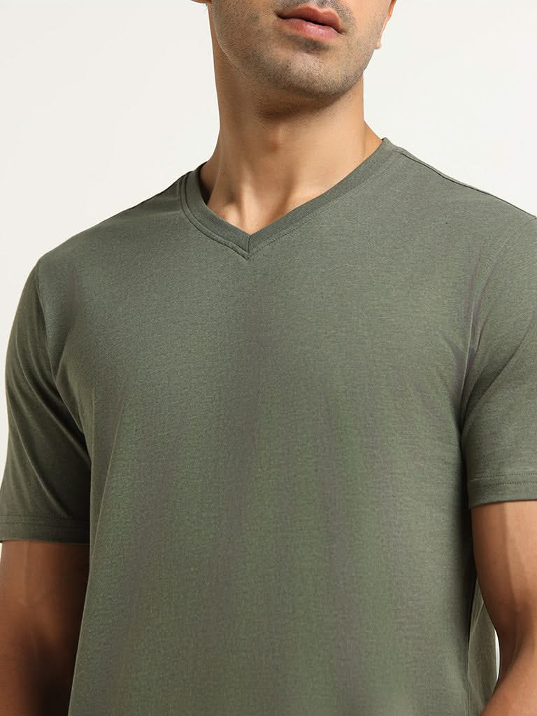 WES Casuals Green Solid Cotton Slim-Fit T-Shirt