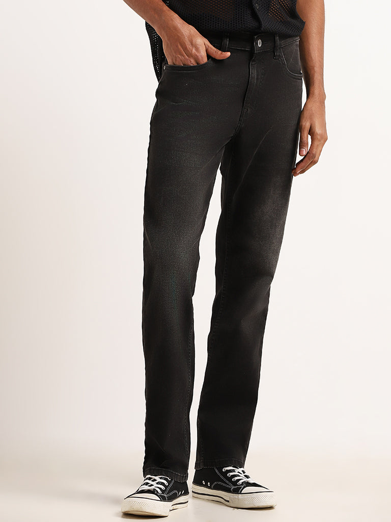 Nuon Black Straight - Fit Mid - Rise Jeans