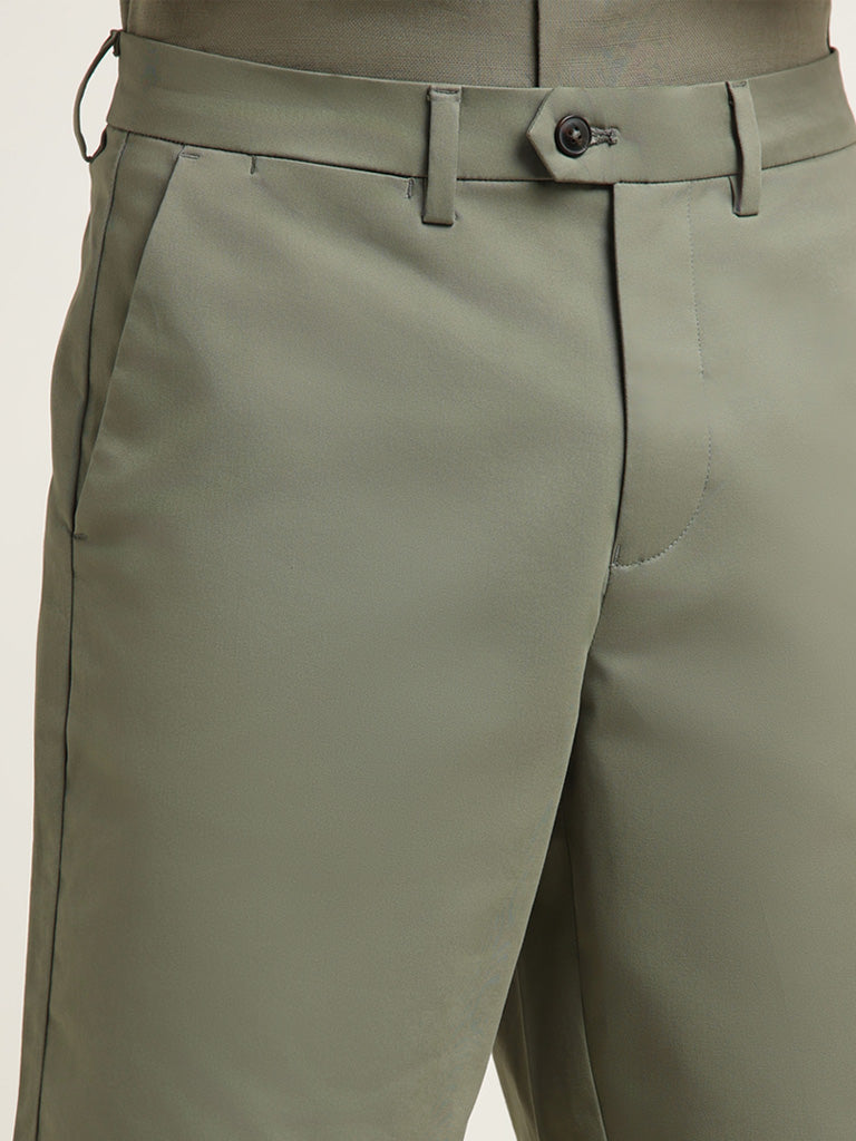 Ascot Green Solid Mid-Rise Cotton Blend Relaxed Fit Shorts