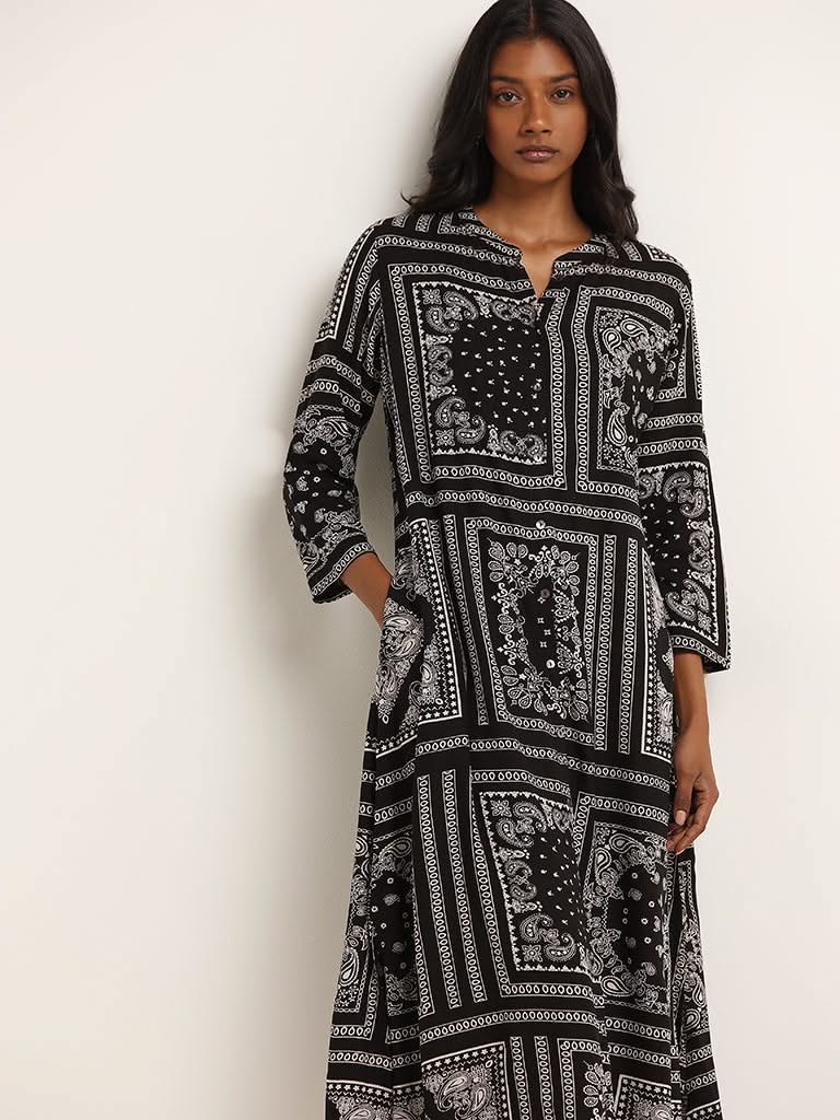 Utsa Black Paisley Printed A-line Kurta