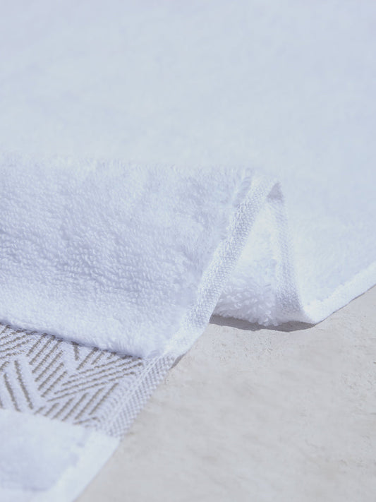 Westside Home White Jacquard Detailed Hand Towel