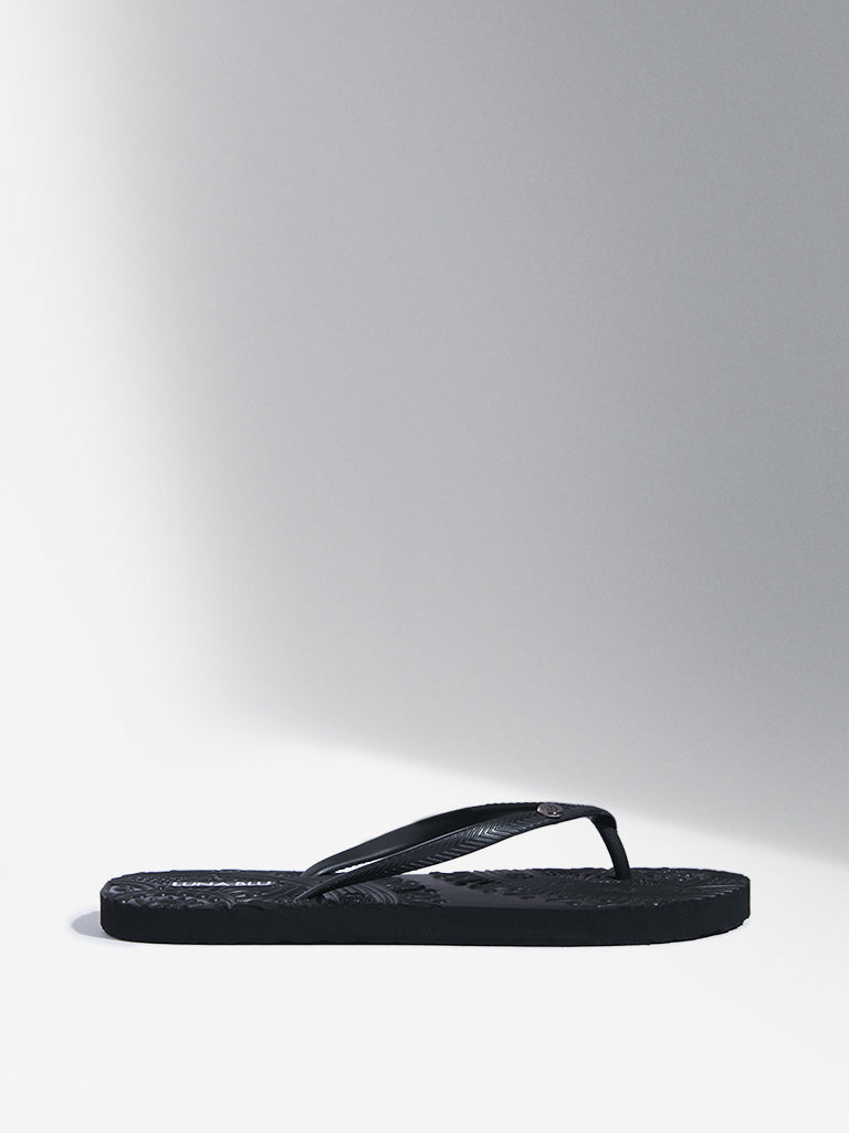 LUNA BLU Black Embossed Flip-Flop