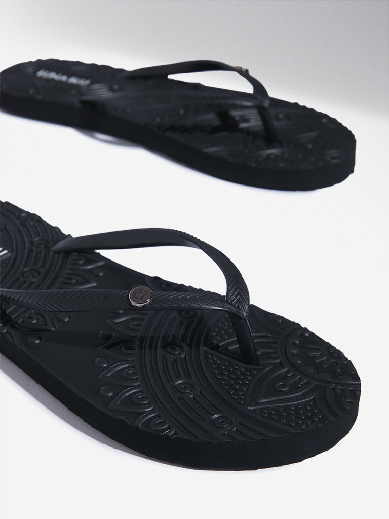 LUNA BLU Black Embossed Flip-Flop