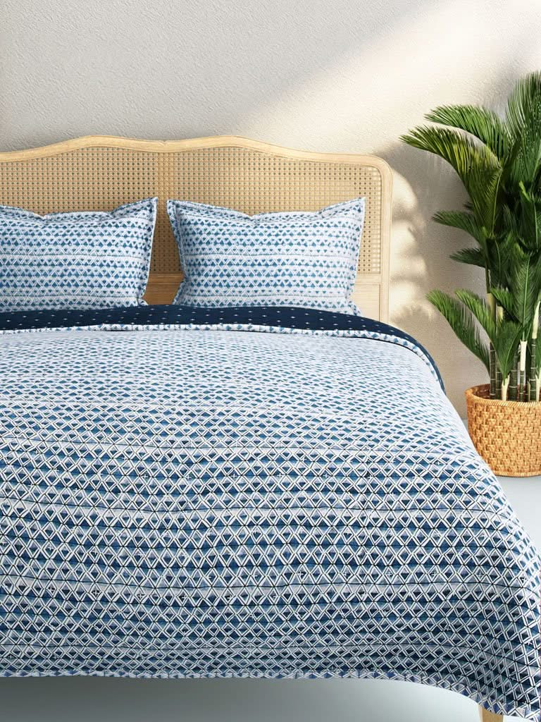 Westside Home Blue Geometrical Pattern 144TC Double Blanket With Two Pillowcases