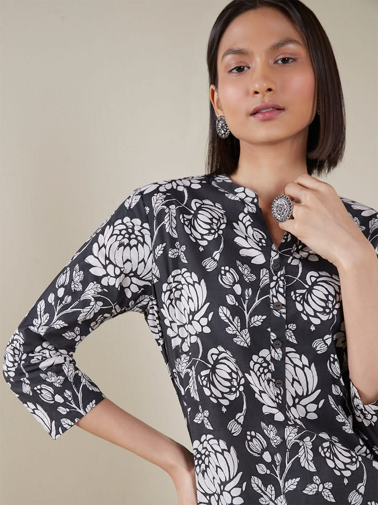 Utsa Black Floral Print Straight Kurta